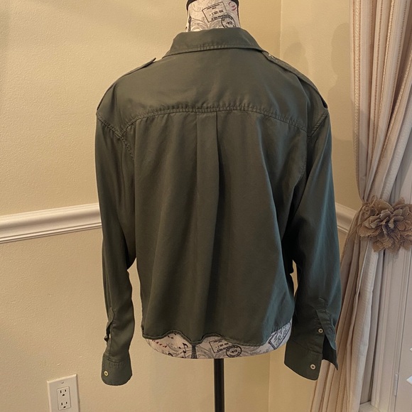 GAP Olive Green Cropped Utility Button Down Shirt Size M - Picture 9 of 9